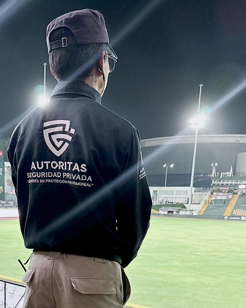 autoritasmx's tweet photo. ¡Playball en el Hermanos Serdán! 🏟️🦜 La rivalidad más intensa llega a Puebla y en Autoritas estamos presentes para la cobertura del duelo entre @Pericos_Oficial y Diablos Rojos.⚾️🏟️
.
#PericosDePuebla #DiablosRojos #LMB #AutoritasEnElEstadio #NidoVerde https://t.co/1reDFhZ0sk