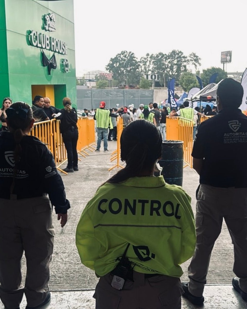 autoritasmx's tweet photo. ¡Playball en el Hermanos Serdán! 🏟️🦜 La rivalidad más intensa llega a Puebla y en Autoritas estamos presentes para la cobertura del duelo entre @Pericos_Oficial y Diablos Rojos.⚾️🏟️
.
#PericosDePuebla #DiablosRojos #LMB #AutoritasEnElEstadio #NidoVerde https://t.co/1reDFhZ0sk