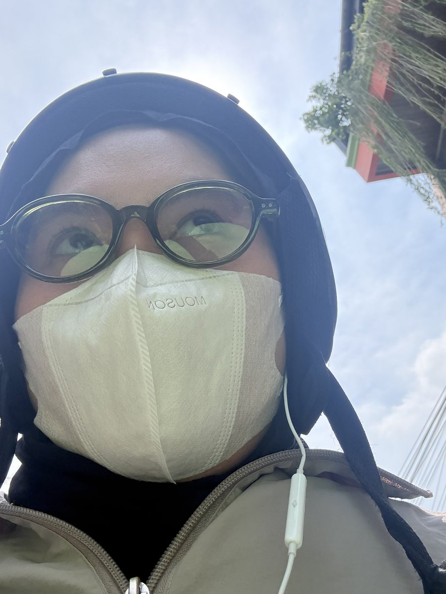 tbmato's tweet photo. terik puuool, tapi helmnya gak ada kaca https://t.co/WlG8Xg8C8q