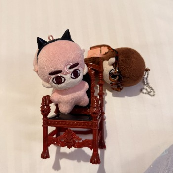 _pollutedust_'s tweet photo. [🇸🇬/ww GO] zhang hao dolls .ↀ ↀ
closing: 17/05

🌸 prices:
- .ↀ ↀ brown / pink / fluffy hao @ sgd14 fp / 16,000krw
*comes with keyring!
- sticker sheet @ sgd2 otp / 2,000krw

local &amp; ww mailing ✅️
ww payment (wise only) ✅️

if int pls dm me! https://t.co/5RY4r5QWDV