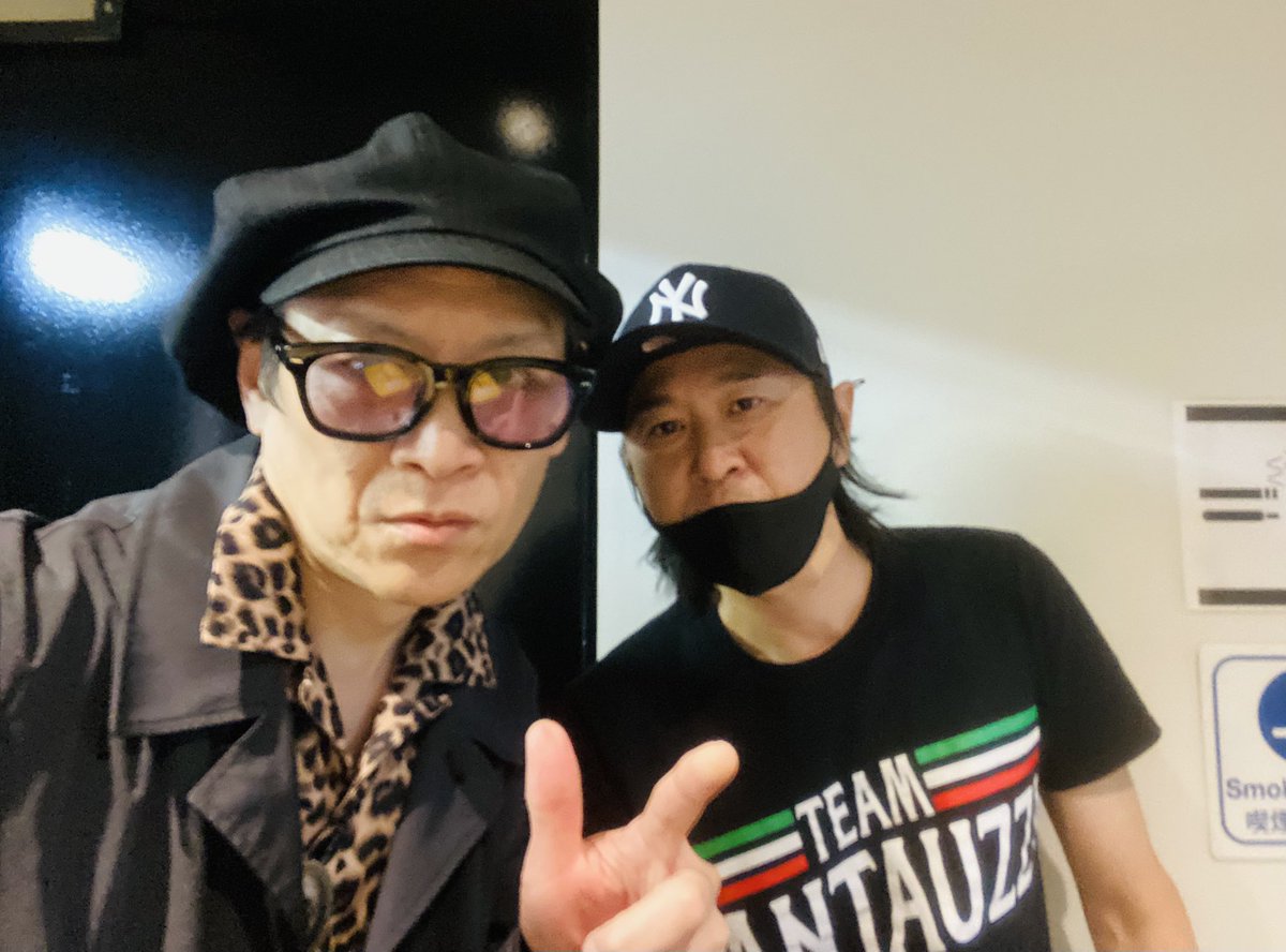 BassSeishiro's tweet photo. 5/9(土)名古屋ell.SIZEにて

レジーナと再会
⚡️⚡️⚡️ https://t.co/5J5N1x9yRq