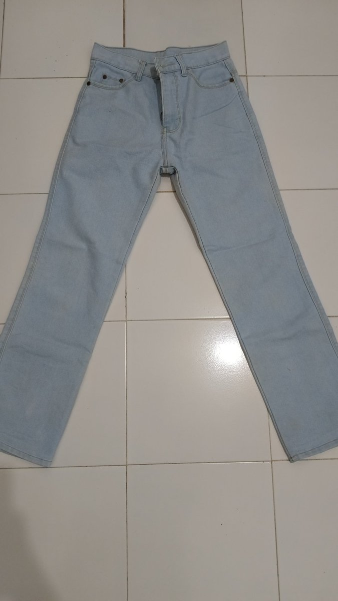 llliisaaa_12's tweet photo. @buburbai jeans 55k aja. gaada minus, dijual krna udah kekecilan. bisa cod surabaya ya
Lp 78-80
Lpaha 50-52
Lpinggul 86-88
uk 28 https://t.co/gRAmRaHWUB