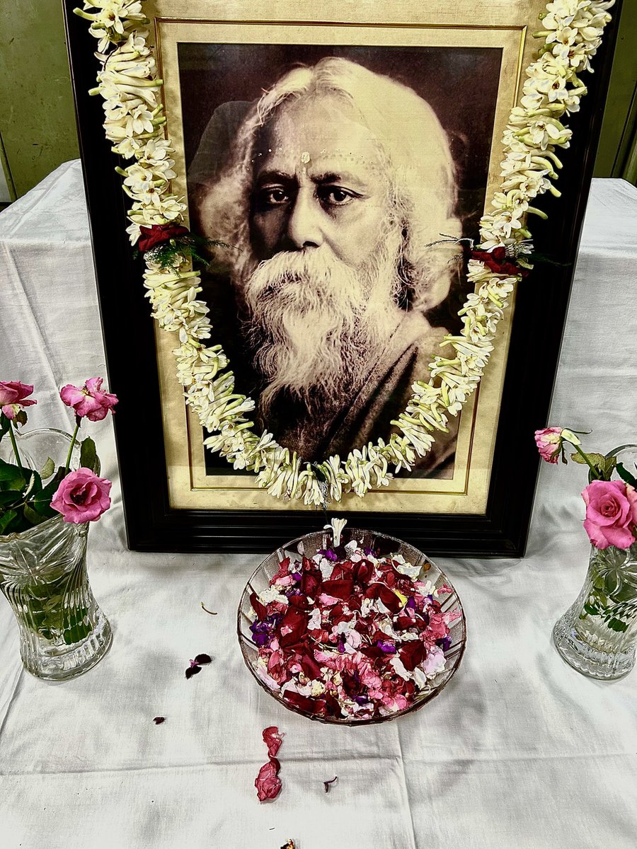 anuragrbl's tweet photo. “Have you not heard his silent steps?
He comes, comes and ever comes. 
Every moment and every age, every day and every night he comes.”

~Gitanjali
Salutations Kavi Guru.🙏🌼
#Tagore https://t.co/kNw5YpAEav