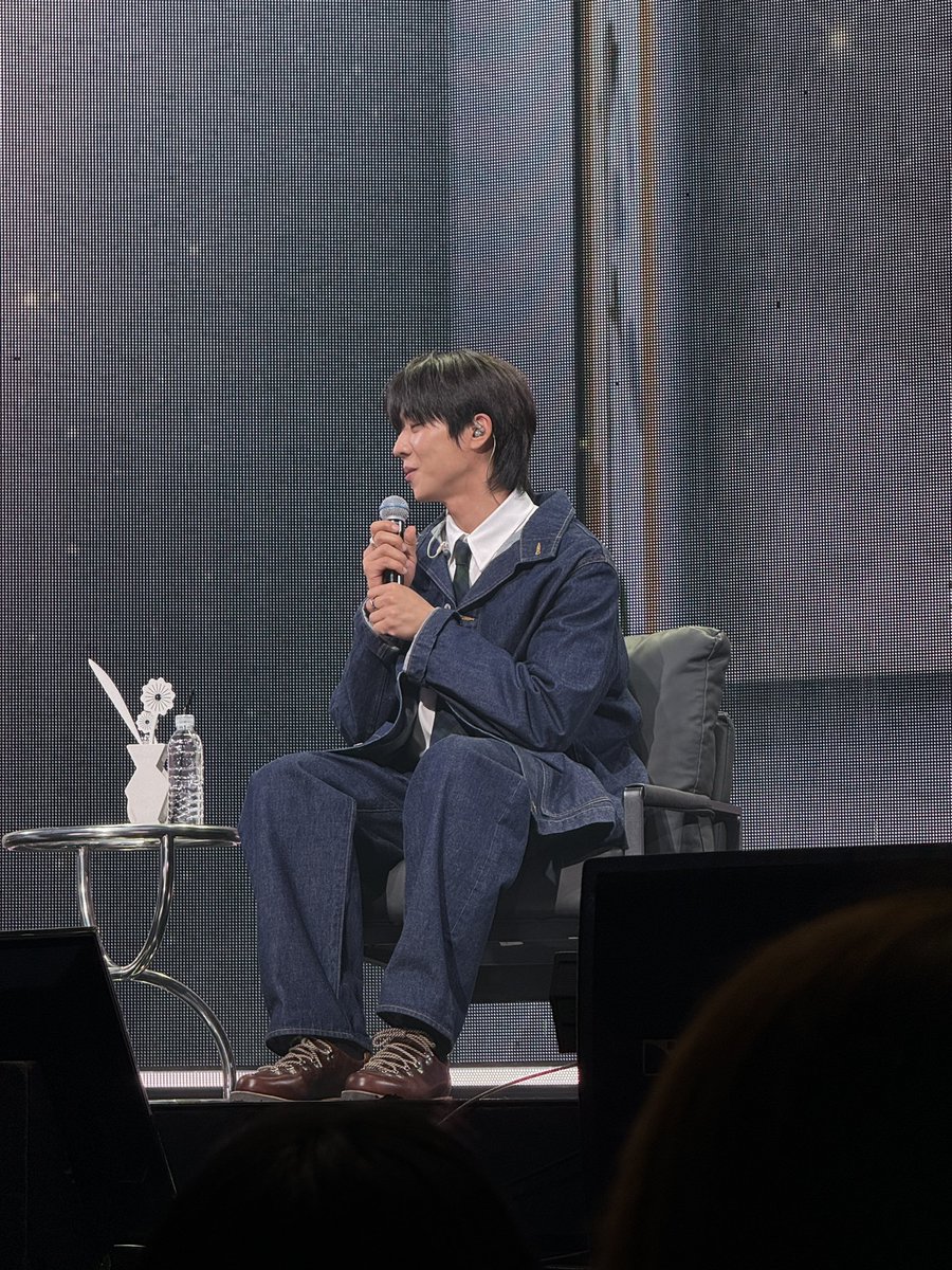 gongoilgu's tweet photo. 착장 개돌앗고 아 ㅁㅊ 미남등장 https://t.co/AQbA8iTFyk
