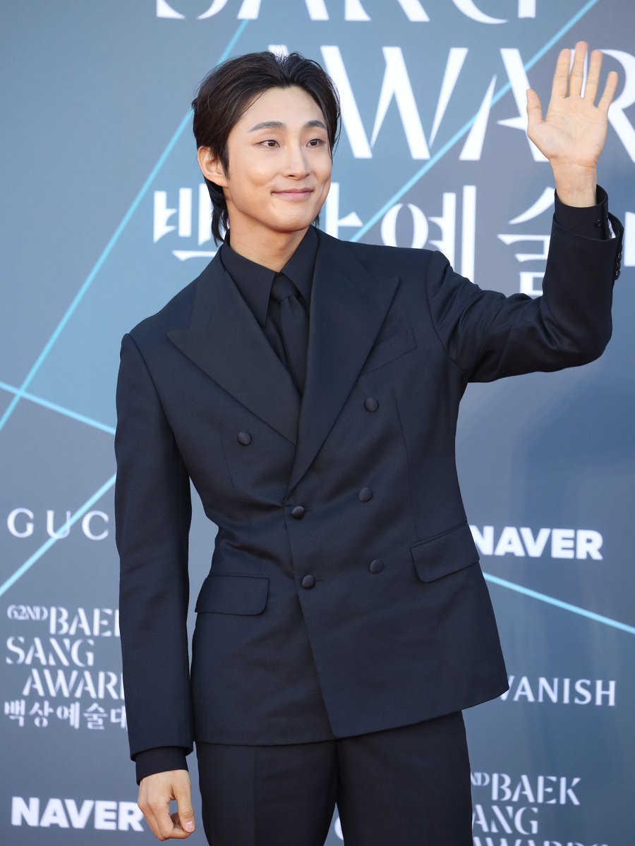 danggoball's tweet photo. 이것도 와와에서 올려준거... 배나라 레드카펫 때 진짜 너무 귀엽고 잘생겼음ㅠㅠㅠ 하ㅠㅠㅠ https://t.co/nf18VYRaKl