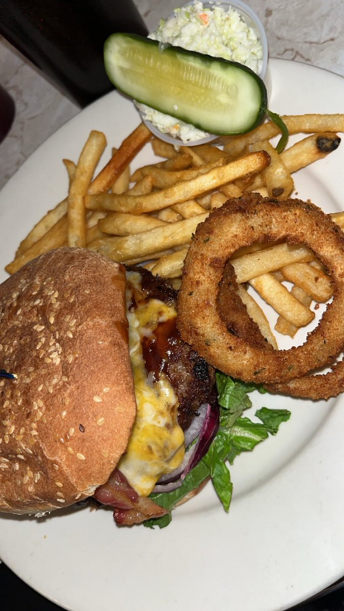 jamxei's tweet photo. I got my Disco Fries &amp; BBQ Bacon Cheeseburger, I’m happy 🤤 https://t.co/GjrrxySSG0