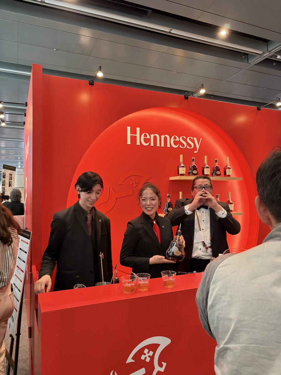 Detective4806's tweet photo. #Hennessy https://t.co/I9O1maePde
