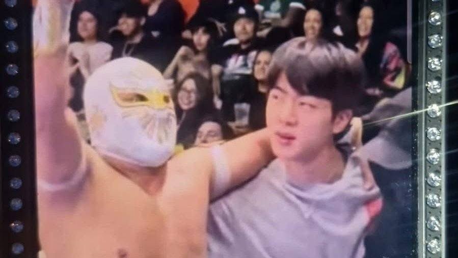 el místico enseñándole a jin como ponerse la máscara para que no le vuelva a pasar lo de hooligan 🚬🚬