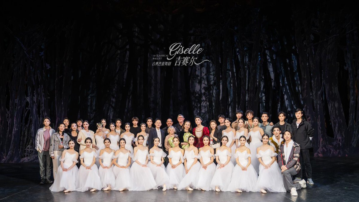 WilhelmDesigner's tweet photo. #mainagielgud 's #giselle #liaoningballetofchina https://t.co/XzsPqUS4oj