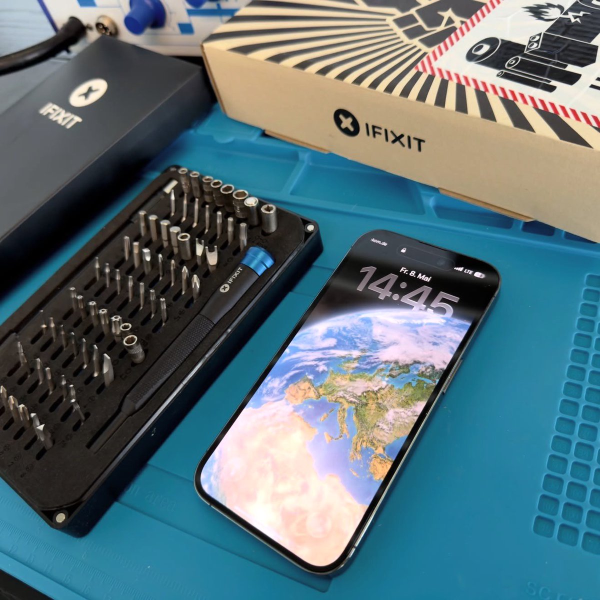 impossible_fix's tweet photo. Replacing the battery on the iPhone 14 Pro smartphone.

#iphone #apple #ifixit #service #fix https://t.co/m29mLEufbY