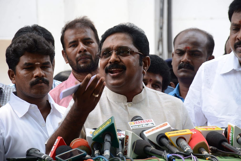 BaskarPandiyan3's tweet photo. தமிழ்நாட்டின் அரசியல் நிலைப்பாட்டை தீர்மானிக்க போகும் செய்தியாளர் சந்திப்புகள்:

தவெக ஆதரவா? ஆதரவு இல்லையா? நிலைப்பாட்டை விளக்கப்போகும் விசிக தலைவர் திருமா?

அமமுக எம்எல்ஏவிடம் குதிரை பேரத்தில் ஈடுபட்டதா தவெக? எதிர்வினையாற்ற போகிறாரா டிடிவி தினகரன்?

காத்திருக்கிறது தமிழ்நாடு https://t.co/17AVdQTHfx