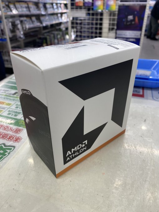 これ気になる。Athlon 3000Gは発売時期の違いでRaven Ridge版(Zen)と