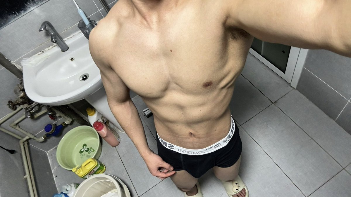 nianyinian8's tweet photo. 想找对象了，在武汉洪山，看得上的私 https://t.co/u0pliecU2S