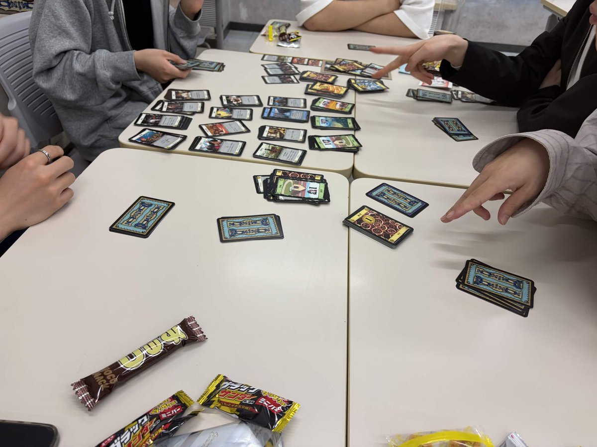 mu_Levelup's tweet photo. 本日は和泉キャンパス第一校舎、305教室でボードゲーム会を開催しています！！

17時までやっていますし、飛び入り参加も可能です✨

是非是非ご参加ください！ https://t.co/sjS4vS6OmC