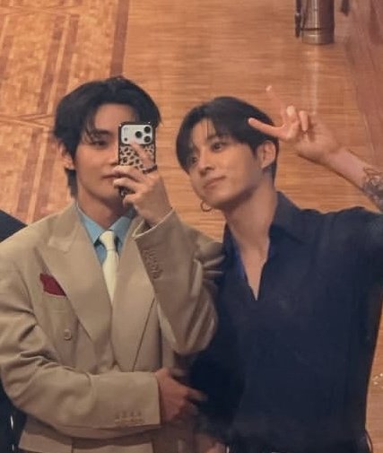 koovarbie's tweet photo. I CANT BELIEVE THIS!! LOOK AT THEM!! 😭😭😭 https://t.co/jSJA8ndmjA