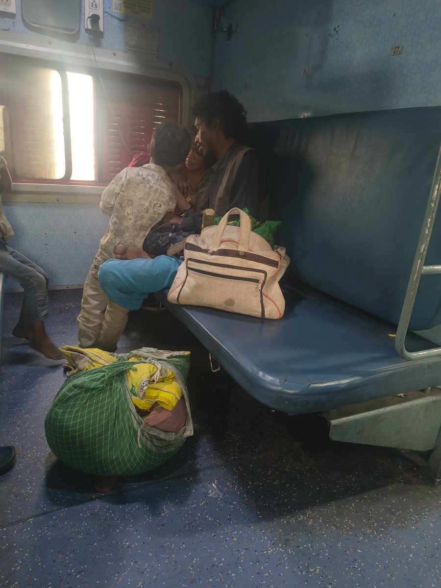 vickymathur2016's tweet photo. @secrail @RailMinIndia @GMSECR @AshwiniVaishnaw Sir bhikhari gang keliye kuch kariye koyi checking nahi rehne kamayi,bache payeda karna  aur free safar sab ka itazam rly staff ki mili bhagat me chal raha hai,aur ek hi imandar samaj wale hain ye log hat Jaye to 20 passenger aur extra aad hojayenge https://t.co/oQu70KAiZw