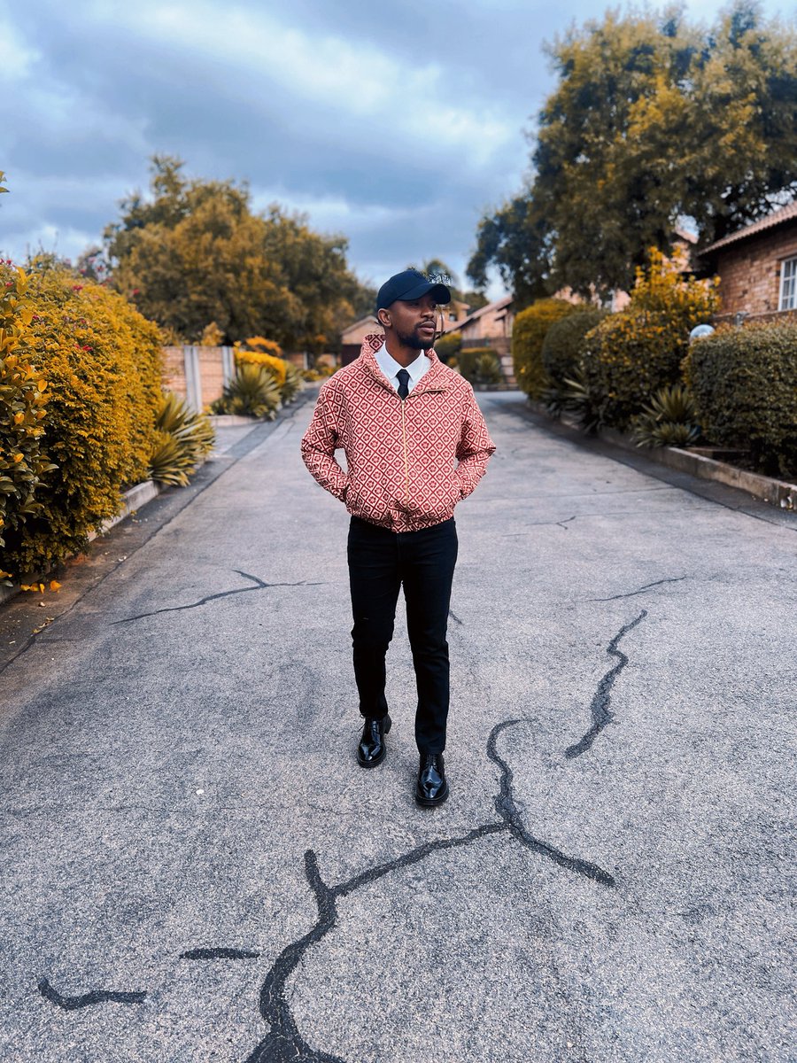 Tomi Rikhotso tweet media