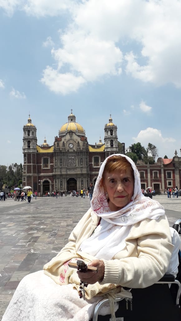 JuanAstrolab's tweet photo. Chapiada Juanita Macías 💖 
En la Basílica ✨⛪✨

#AstroActitud ✨ 💞🌟
#Juanita #TeAmoJuanita #JuanitaEsAmor #EstrañoAMiJuanita #Astrolove #LaChapiada #LaChulaJuanita #JuanitaMacías #LaBella #JuanitaEsArte #AstroArt ✨ https://t.co/tV6SSqEWP1