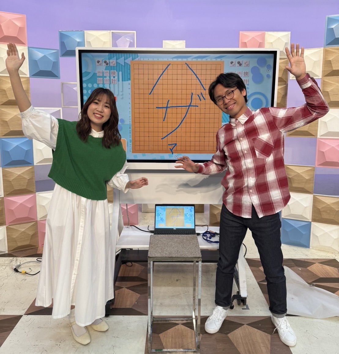 haneayaka's tweet photo. 今週の囲碁フォーカスは「囲碁普及はわれらの一手で！」

若手棋士を中心に、囲碁普及に取り組む姿を特集しています🔥

囲碁講座は「弱い石どうしは遠ざけよ」

5月10日(日)12時〜ぜひご覧ください✨ https://t.co/Mg6fx5PXLp
