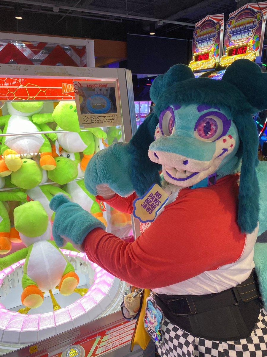 UndercoverSwab's tweet photo. Going to @UniStudios Fan Fest tomorrow night and you'll never guess who I wanna see!!!!!!! 💚
#FursuitFriday https://t.co/2nPvd862ti