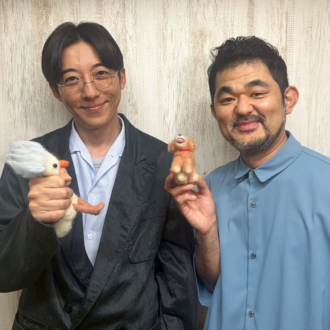 🌼🌼🌼🌼🌼🌼🌼

#ラプソディ・ラプソディ
　大ヒット上映中！

🌼🌼🌼🌼🌼🌼🌼

幹夫役 #高橋一生 さん＆
ゲイチ役 #芹澤興人 さんの
かわいらしいオフショットをお届け📸

劇場情報は公式HPを✔
bitters.co.jp/rhapsody/

※まじょっぴは無事です