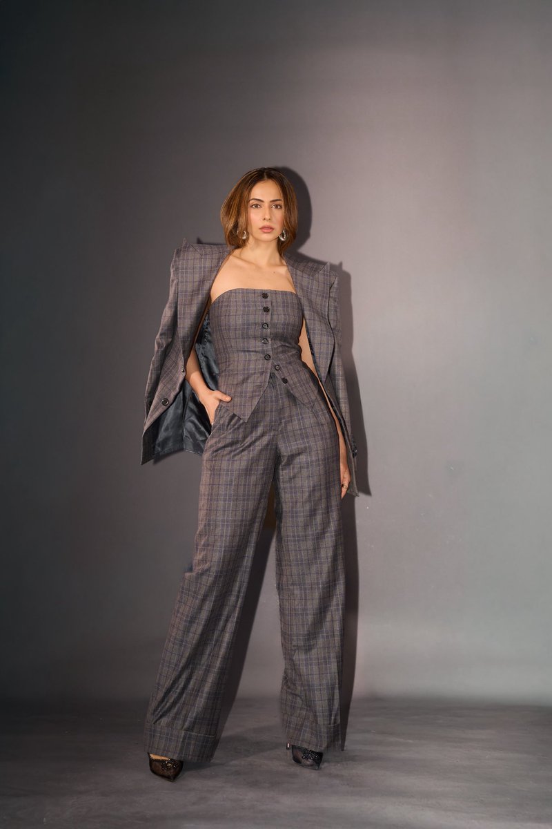 Rakulpreet's tweet photo. Tailored for the weekend chaos 😉 https://t.co/jNRkYgtph4