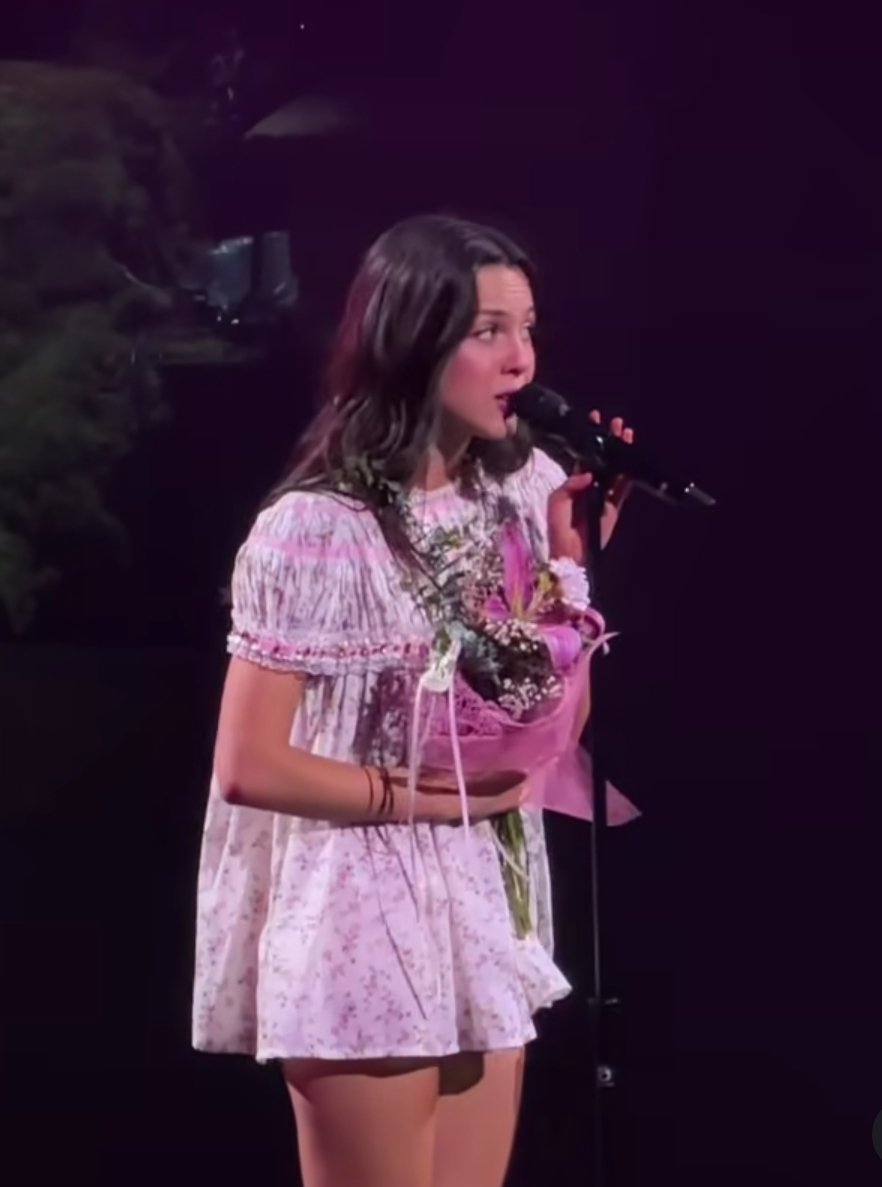 laydoreality's tweet photo. A Lana del Rey tá a cara da Popis do Chaves kkkkk https://t.co/qUa9JIew9P