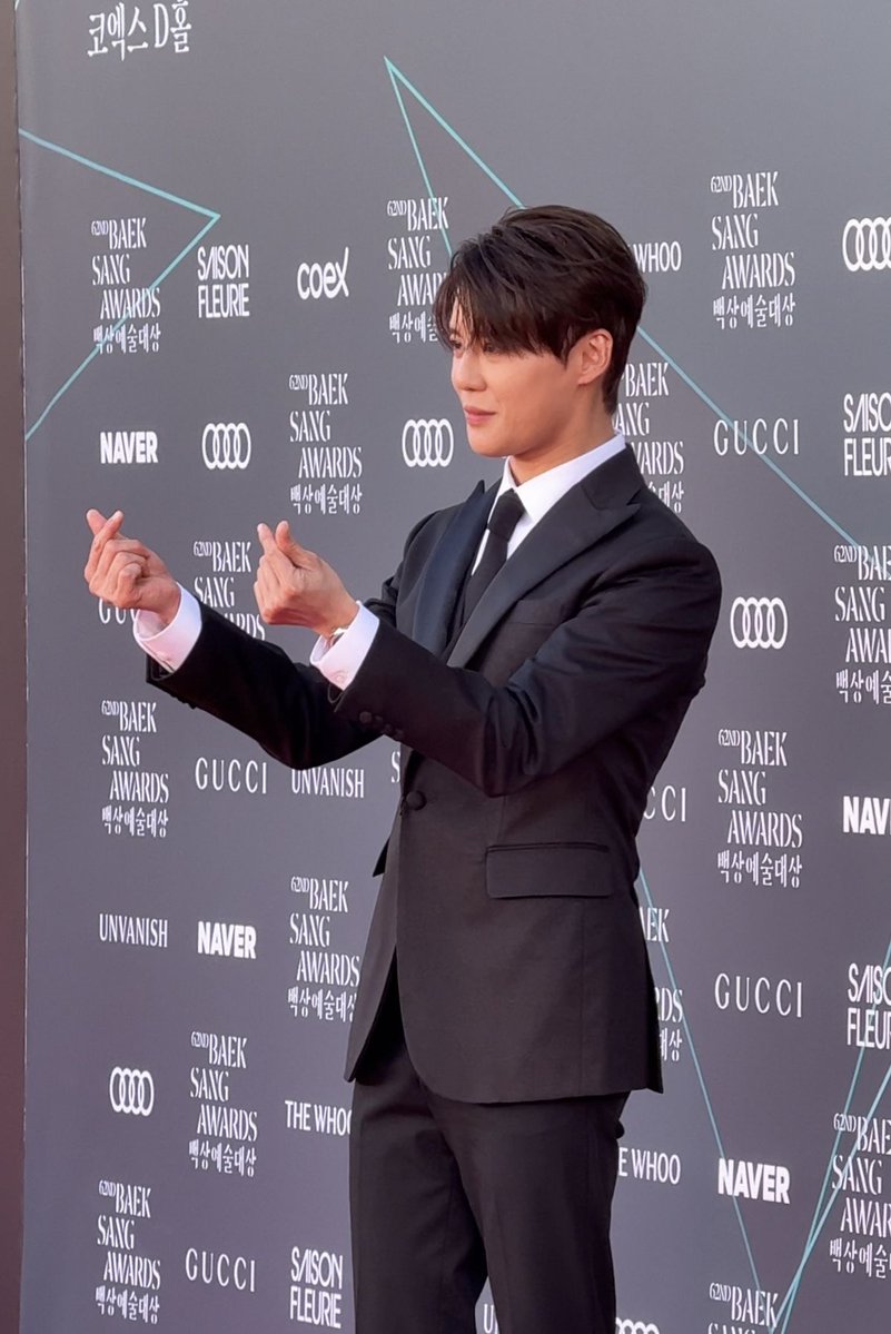 junsu made esquire's best dressed list!
his inner airport su is ecstatic 😆