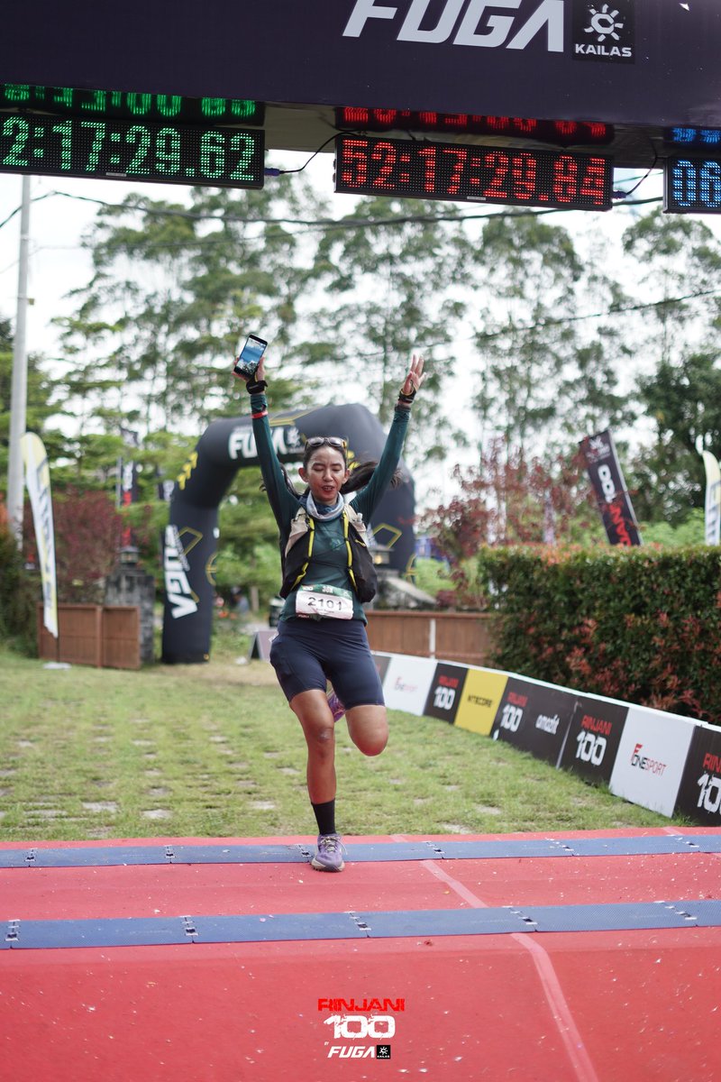dydyah's tweet photo. Lagi ngerasa nggak sanggup bangkit dari tempat tidur, tapi heiii, aku kan finisher Rinjani100. 🤣

Race-nya minggu lalu, tapi sombongnya akan berjilid-jilid! I made it to the finish line (again). ✨️✨️✨️ https://t.co/YTRl8MGMvw