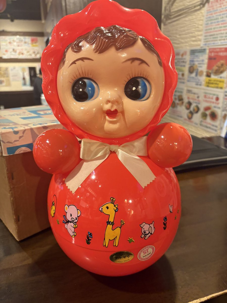 ヤフオクで譲っていただいた 2人目のおきあがりこぼしちゃん 入り口で