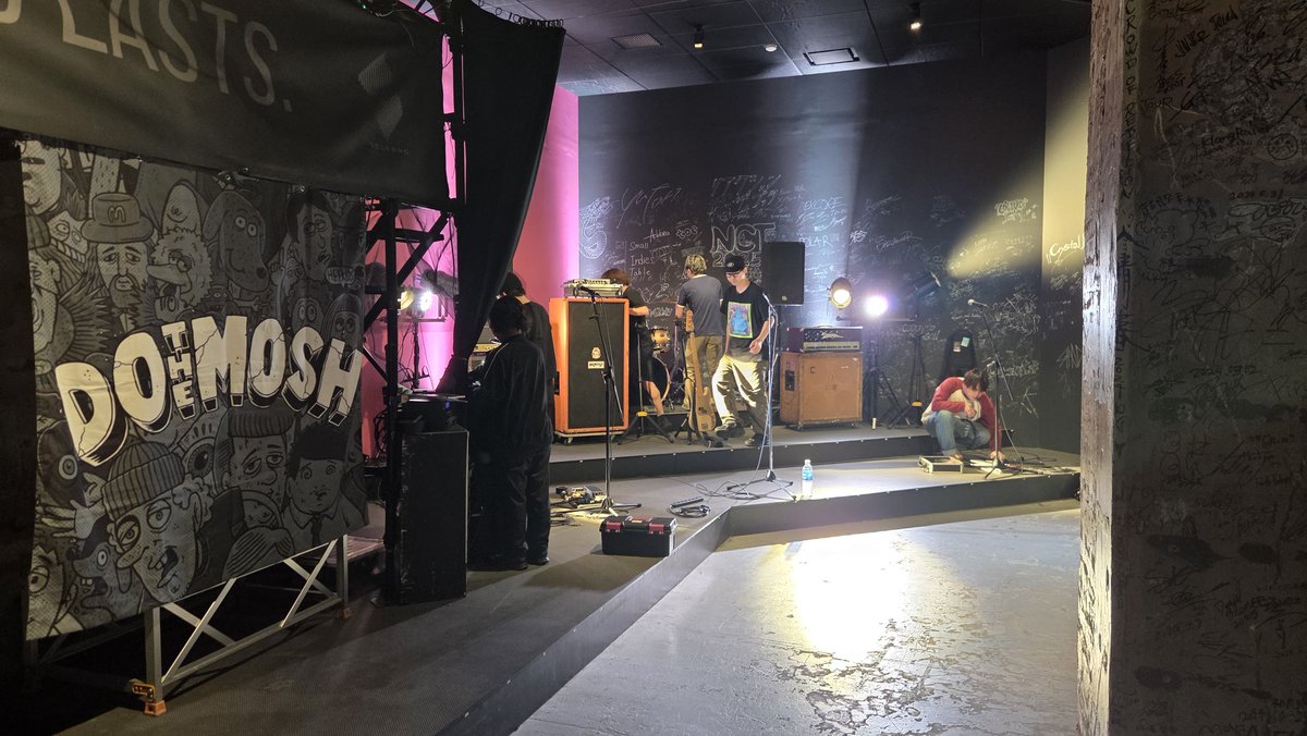 DOTHEMOSH tweet media