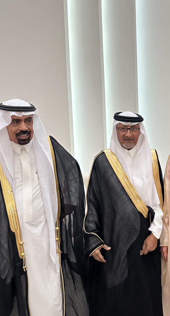 abomsharyalshar's tweet photo. امسيه جميله 
بقاعه اروما بالرياض بمناسبة زواج الشاب سلمان ابن 
سعادة فضيلة الشيخ الشريف
عبدالله بن مفلح ال معجب 
حضرها لفيف من المدعوين
واخذت مع الشيخ  صوره
علي يمينه الشريف عبدالكريم حسين ال نصار الرسي
ورجل الاعمال الشيخ الحسين البركاتي
وعلي يساره الدكتور الشريف محمد سعد الغالبي https://t.co/YdeHNvrj5R