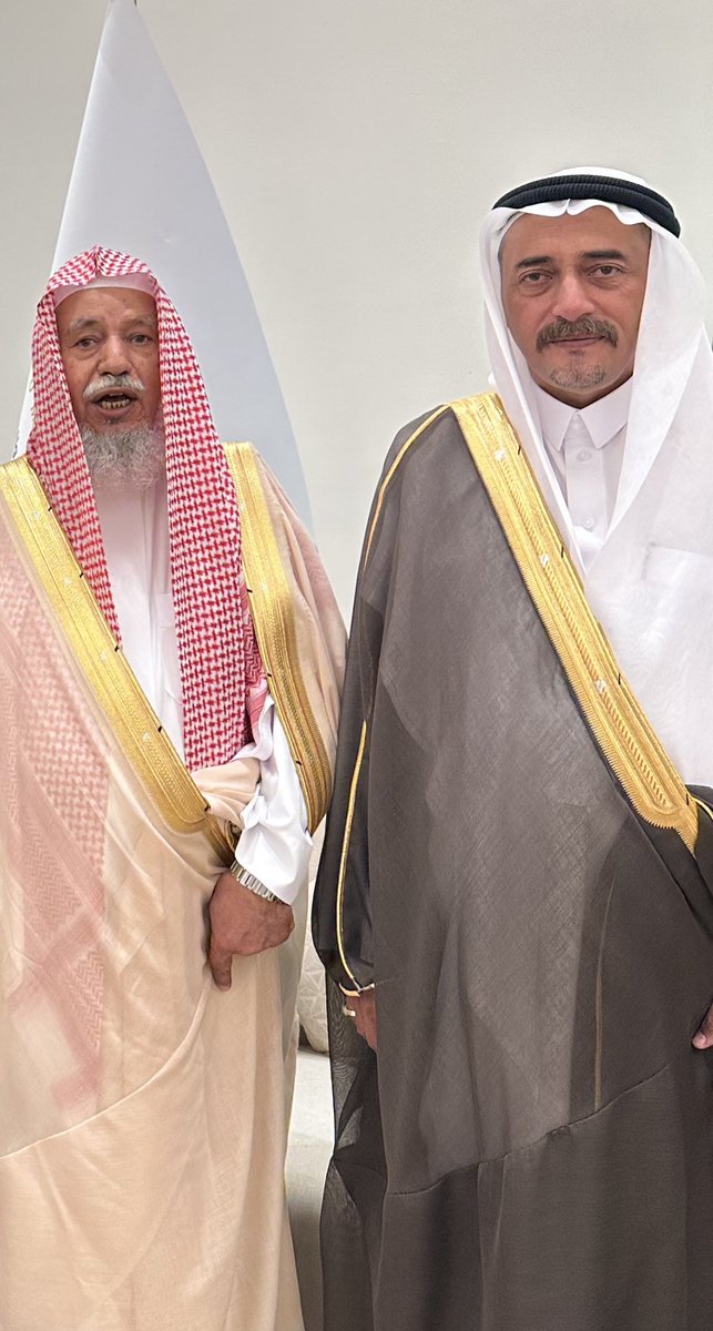 abomsharyalshar's tweet photo. امسيه جميله 
بقاعه اروما بالرياض بمناسبة زواج الشاب سلمان ابن 
سعادة فضيلة الشيخ الشريف
عبدالله بن مفلح ال معجب 
حضرها لفيف من المدعوين
واخذت مع الشيخ  صوره
علي يمينه الشريف عبدالكريم حسين ال نصار الرسي
ورجل الاعمال الشيخ الحسين البركاتي
وعلي يساره الدكتور الشريف محمد سعد الغالبي https://t.co/YdeHNvrj5R