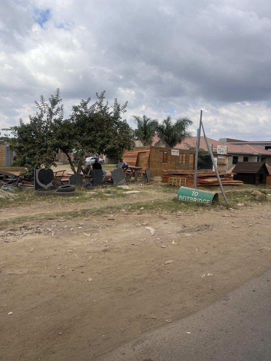 b3nml's tweet photo. @JMafume @KingJayZim @zetdc_official @cityofharare2 Mayor, may you kindly ask your staff to attend to this road sign by N Richards from Kirkman towards Byo road, it's been like this for a while... https://t.co/a1DkSM8rs9