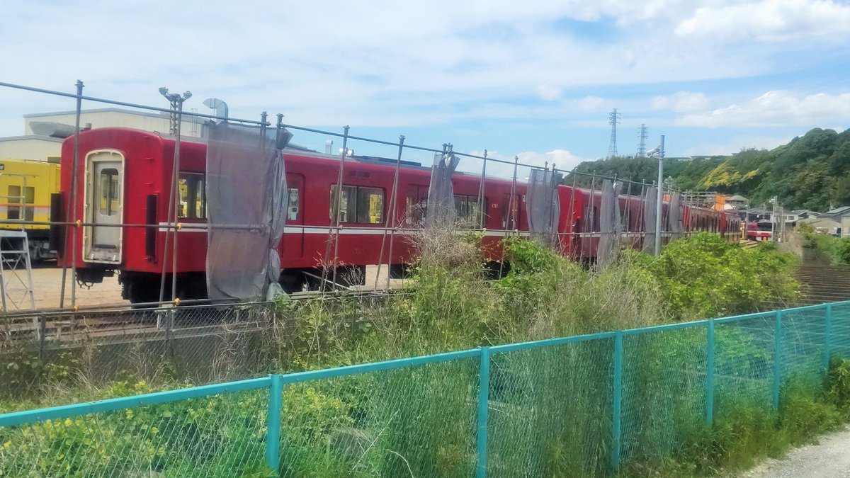 今日の京急久里浜工場無架線地帯 1500形のVVVF車1700番台が解体中