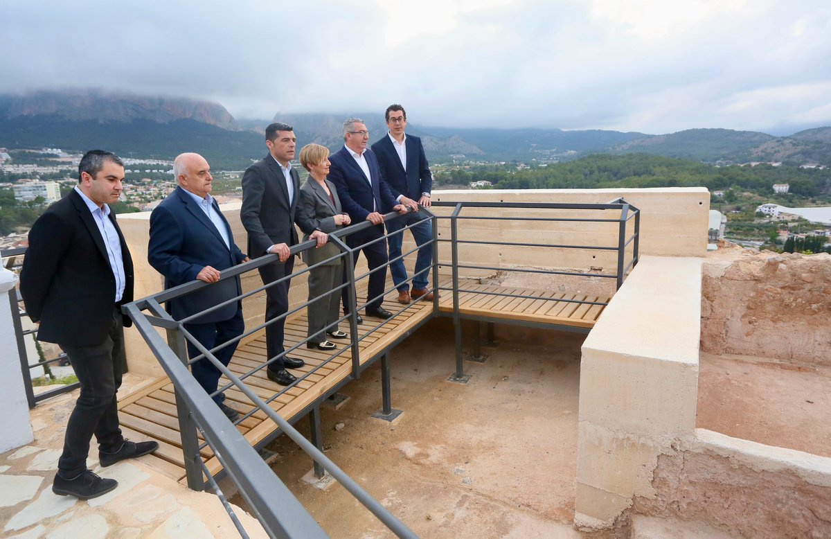 dipuAlicante's tweet photo. ✨ El Castillo de #Polop vuelve a lucir con todo su esplendor 🏰

La @dipuAlicante concluye las obras de rehabilitación y puesta en valor de este enclave único, referente histórico, cultural y turístico de la comarca, tras una inversión de 900.000 euros.

➡️ El presidente, Toni Pérez, ha inaugurado esta tarde la actuación junto al alcalde de la localidad, José Luis Susmozas, destacando la importancia de conservar un espacio que “forma parte del paisaje, de la vida, de la memoria y de la identidad de este pueblo”.

La intervención se ha desarrollado en distintas fases para garantizar la conservación y recuperación de la fortaleza, respetando su autenticidad y valor patrimonial. Un paso más para seguir impulsando el patrimonio, la cultura y el turismo de la provincia de Alicante 🔹