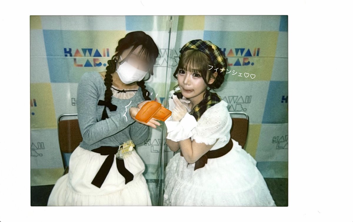 あやな tweet media