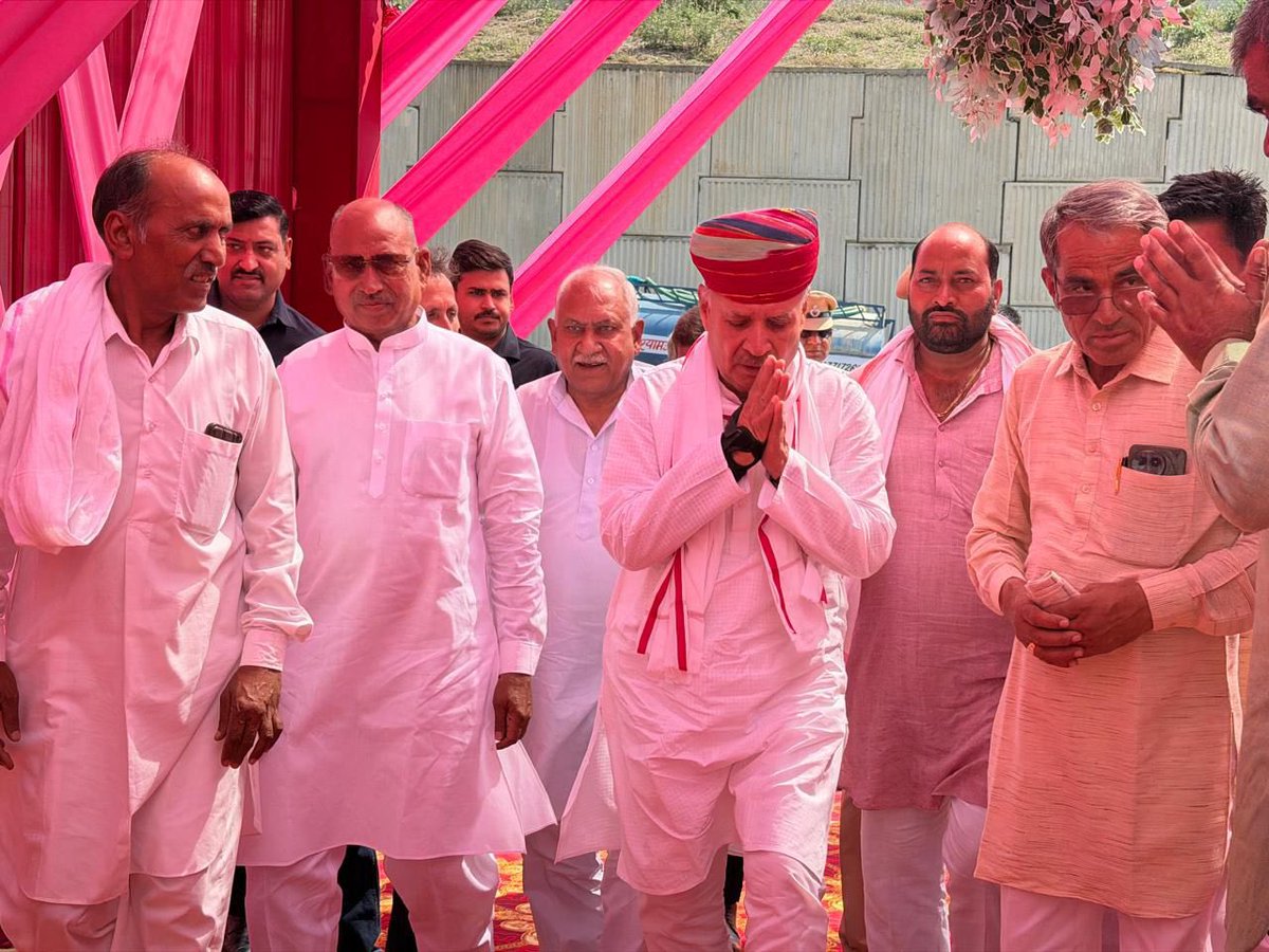 omprakashmla's tweet photo. आज माननीय केंद्रीय मंत्री श्री राव इंद्रजीत सिंह जी के साथ राय मलिकपुर, नांगल चौधरी में श्री राम सिंह रावत जी के भतीजे श्री दीपक कुमार (इंस्पेक्टर हरियाणा पुलिस) के सुपुत्र के लग्न समारोह में शिरकत कर नवदंपति को शुभाशीर्वाद दिया। https://t.co/8YpzwzMamo