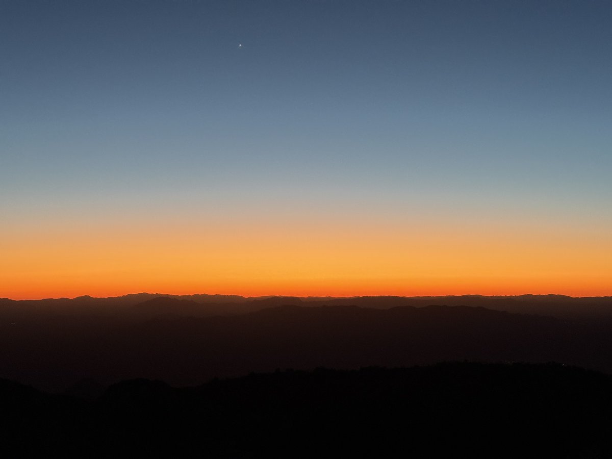 rndsrc's tweet photo. The EHT MOVIE campaign wrapped up last night!

Since Mar 10, EHT observed M87* over 17 nights (our longest campaign yet) with the goal of creating the first video of a black hole.

Huge thanks to the global EHT team and observatories. Excited for the work ahead! https://t.co/aYN0PoJeMH