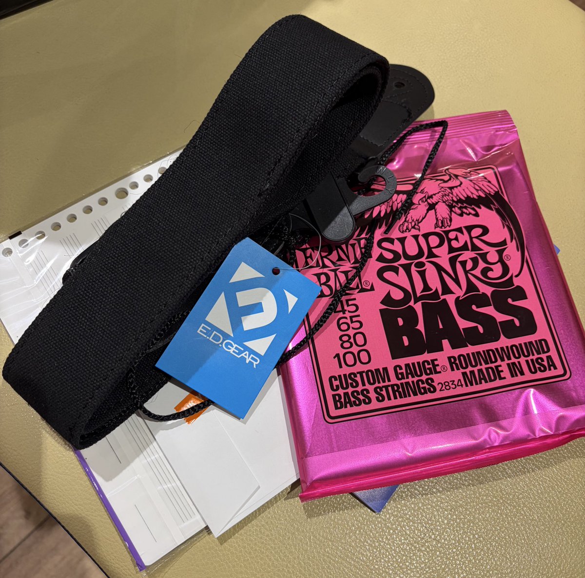 dot_engineer's tweet photo. ストラップ、ベース弦、ピック、五線紙
買いました
何十年ぶりの購入！

#バンド活動 https://t.co/bw67xL2nAk