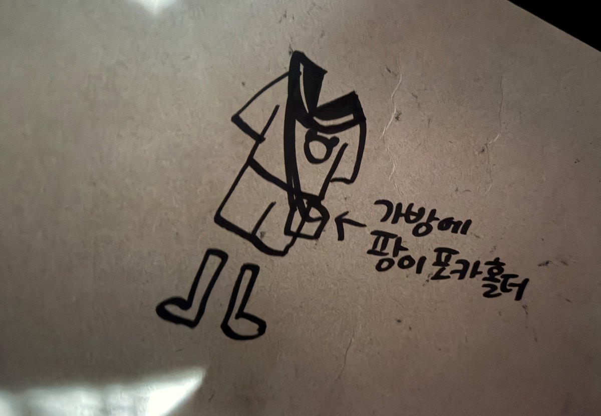 bakery1118's tweet photo. 오늘착장 대충 그림으로 표현 너무기엽 https://t.co/SN9w8ivJbh
