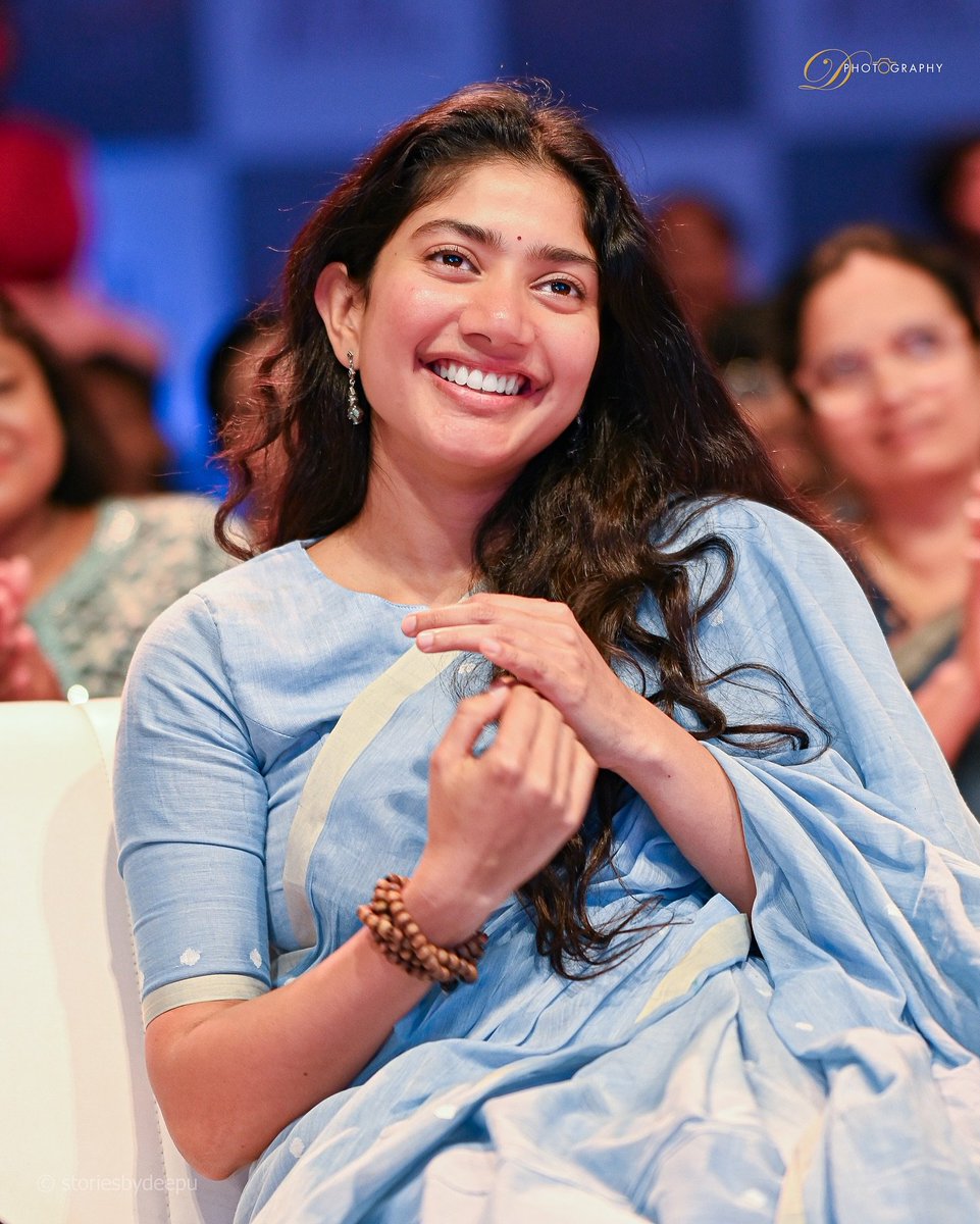 Innocent0404's tweet photo. HBD @Sai_Pallavi92  🥳🎉🎊

#hbdSaiPallavi #saipallavi https://t.co/y3W5LA3r4V