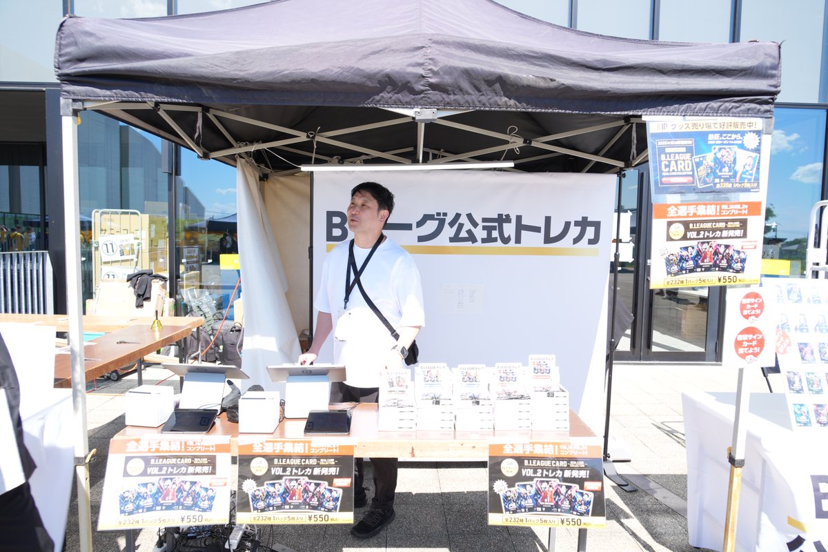 ホームゲーム情報】 2F場外にて、Bリーグ公式トレカを購入後、その場で