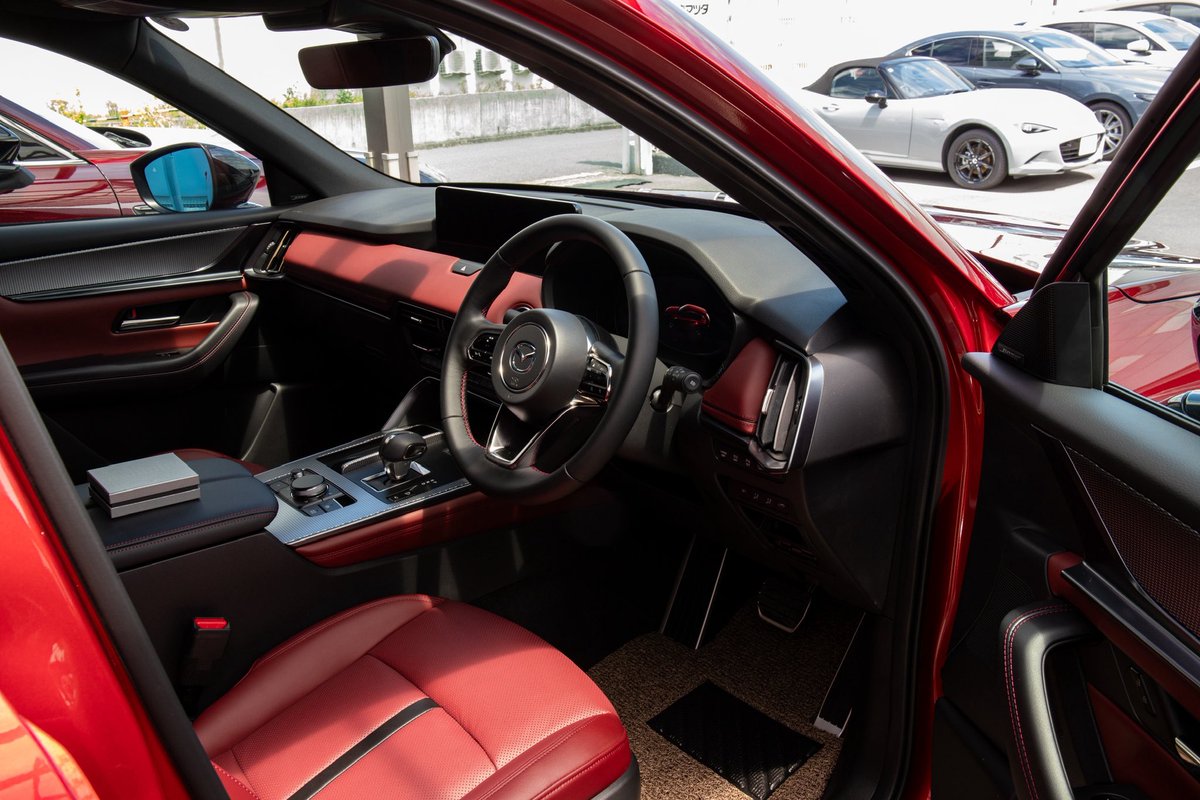 hide_ebi_ma's tweet photo. 本日無事納車されました😊
CX-60 XD-HYBRID Drive Edition Burgundy Leather Packageに乗り換えました🚗
凄く欲しかったBurgundy内装を遂に手に入れました😍
昨日の乗り換えポストに沢山のいいねありがとうございました😊
車は変わりますが引き続きよろしくお願いします🙇 https://t.co/PI7dF8I2Gt