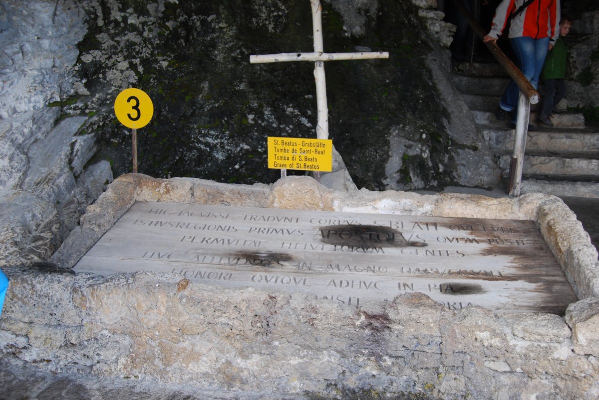 lorraineelizab6's tweet photo. 9 May: St Beatus (d. 112?/9th C)! Irish? "Apostle of #Switzerland"! Hermitage in mountains above Lake Thun near #Beatenberg. An Augustinian monastery was established near the mouth of his cave. Battled dragon like St Bienheuré of Vendôme, France?! Was so huge it drank up a river! https://t.co/7HBieP98Gm