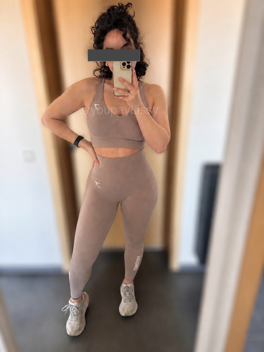 youpayLissy's tweet photo. Guten Morgen 🖤✨ https://t.co/RbxwKzXBrd