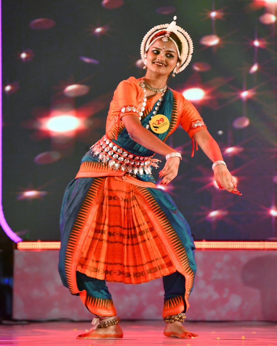 KIIT_NanhiPari's tweet photo. It wasn’t just a performance, it was her soul in motion.
For more info, follow us on:
Facebook: https://t.co/isawk4GpDi
Instagram: https://t.co/Q7KUmFv6GE
#KIITNanhipari #LittleMissIndia #Bhubaneswar #Odisha #Talentround https://t.co/lHaiqOxYnd