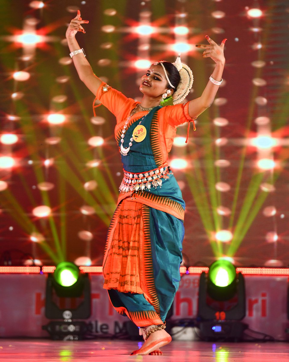 KIIT_NanhiPari's tweet photo. It wasn’t just a performance, it was her soul in motion.
For more info, follow us on:
Facebook: https://t.co/isawk4GpDi
Instagram: https://t.co/Q7KUmFv6GE
#KIITNanhipari #LittleMissIndia #Bhubaneswar #Odisha #Talentround https://t.co/lHaiqOxYnd
