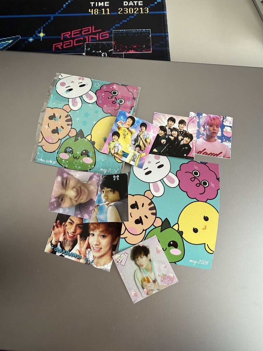 ✨SHINee World Concert VIII ✨

Each pack contains 1 fridge magnet and 3 stickers

💎DM or Comment to trade 
💎I will post my location the day of for giveaway 

📅 All 3 days of concert 

#SHINee #샤이니 #밍키
#2026샤이니월드VIII 
#2026_SHINeeWORLD_VIII_THE_INVERT