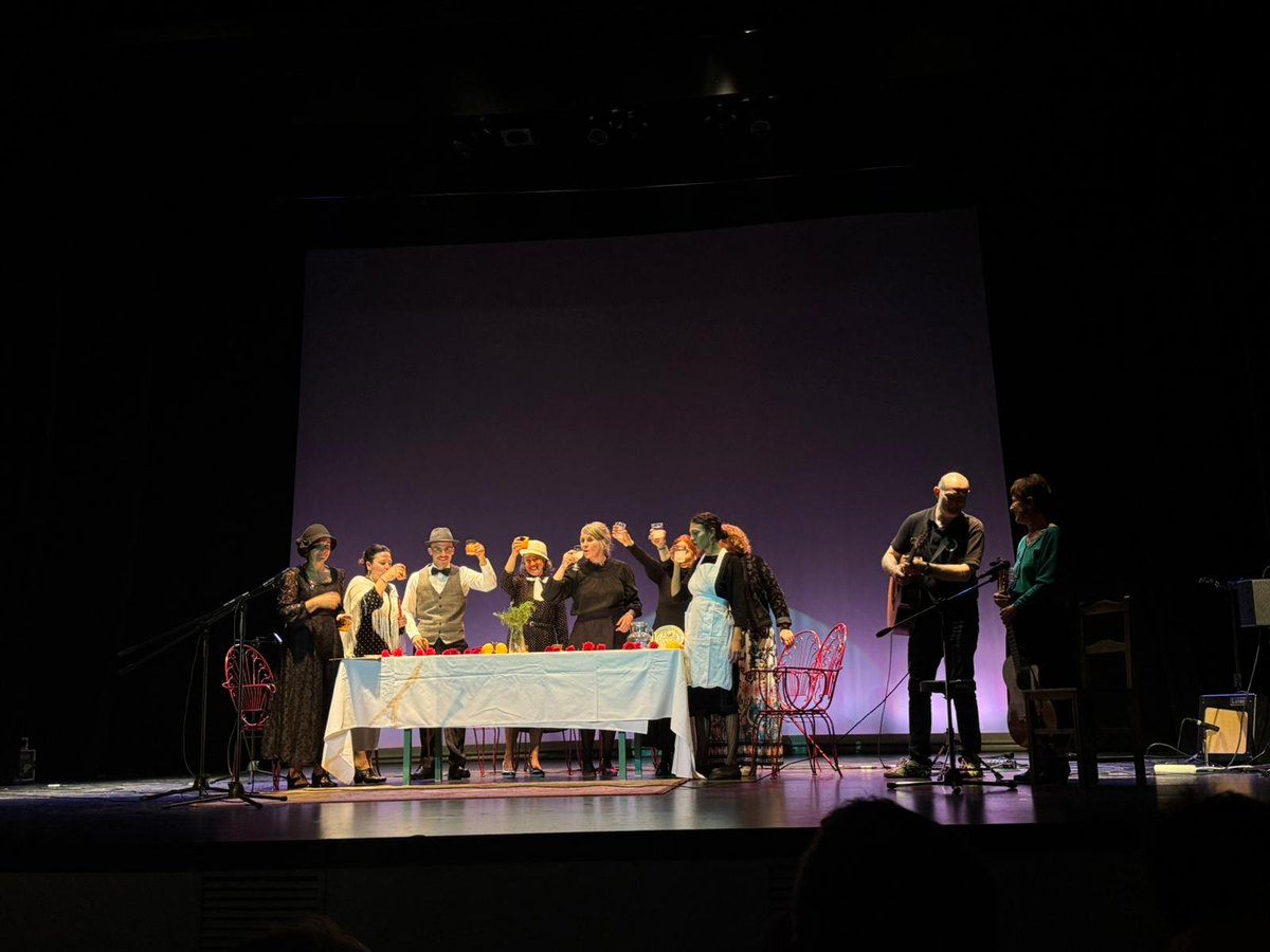 HdM1966's tweet photo. 🎭🎶 ¡La Barraca Educativa brilla en el #LorcaEducaSummit! Presentamos en Fuente Vaqueros nuestro proyecto donde teatro, gastronomía y música se sientan a la mesa.

Compartimos experiencias y el legado de Federico con centros de toda Andalucía✨

📲 https://t.co/gJ9gY2jo38 https://t.co/Ncc5WS2GYR